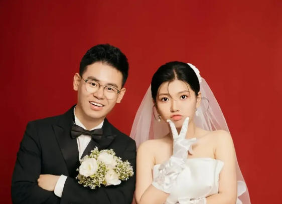 家有喜事——祝安格诺尔副总经理宋井峰之子新婚快乐！